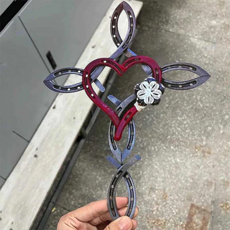 Natürliches Hufeisenkreuz mit Herz