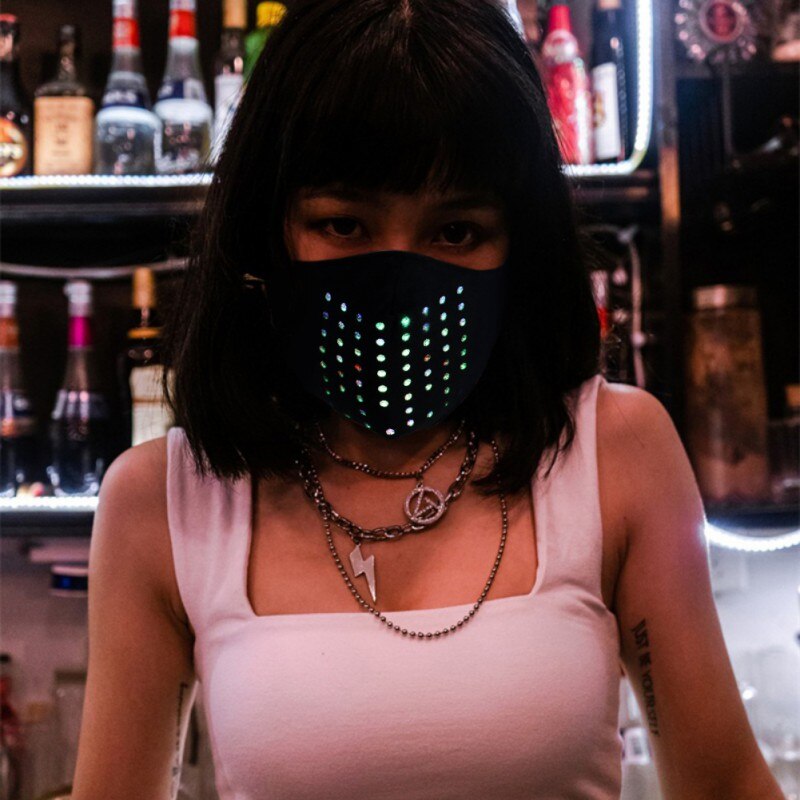 Masque LED à activation vocale