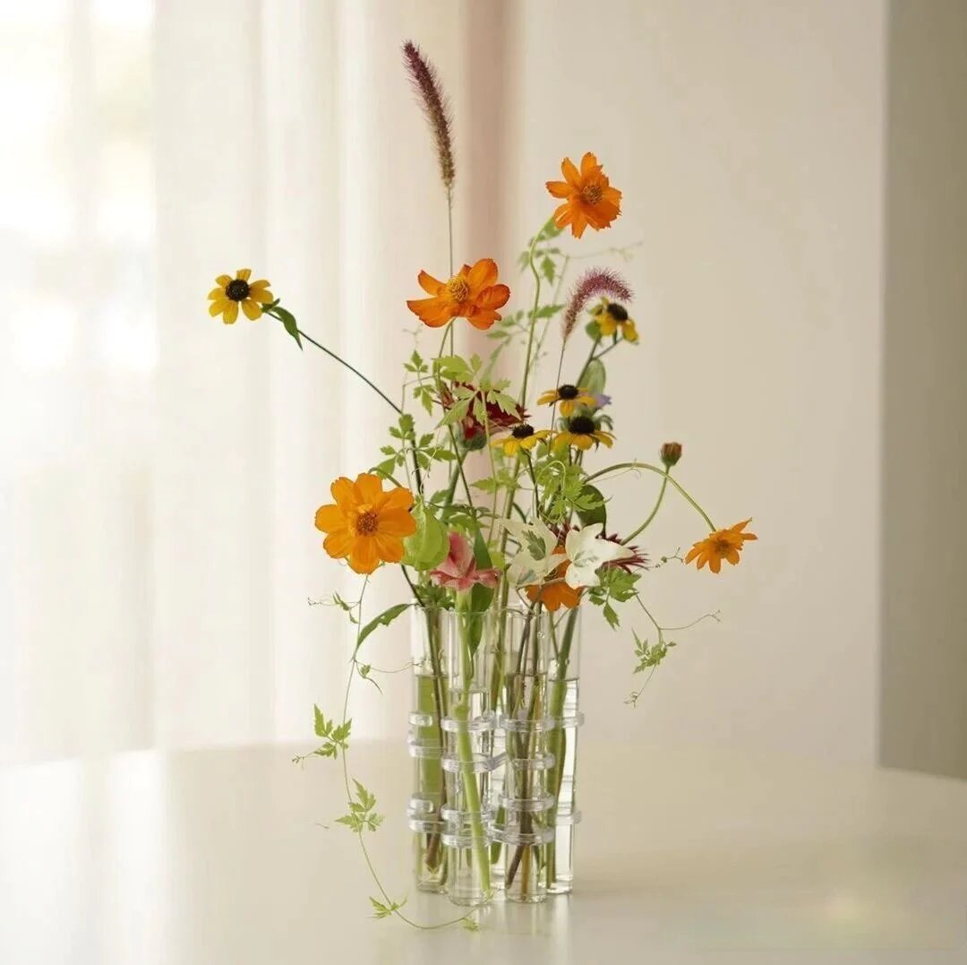Blumenvase mit Scharnieren