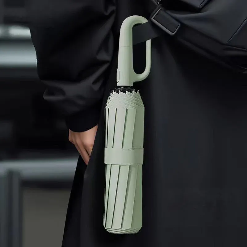 Umbrella with Novelty Carabiner Handle