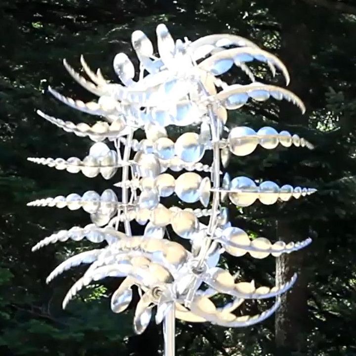 Einzigartiges und magisches Windrad aus Metall